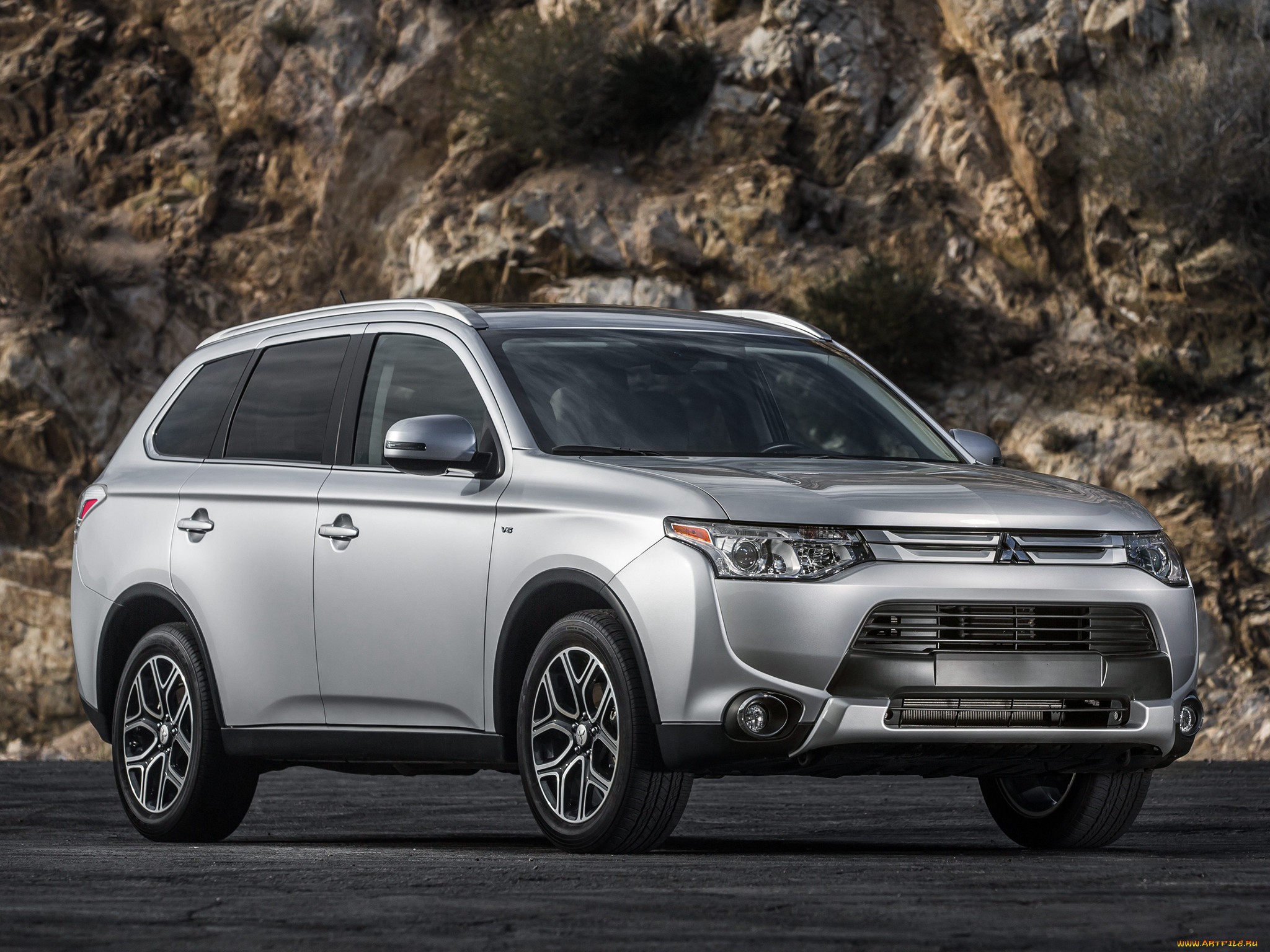 Mitsubishi outlander 2015 год. Mitsubishi Outlander 2015. Митсубиши Аутлендер 2015. Митсубиси Аутлендер 2015г. Митсубиси Аутлендер 3 2015г.